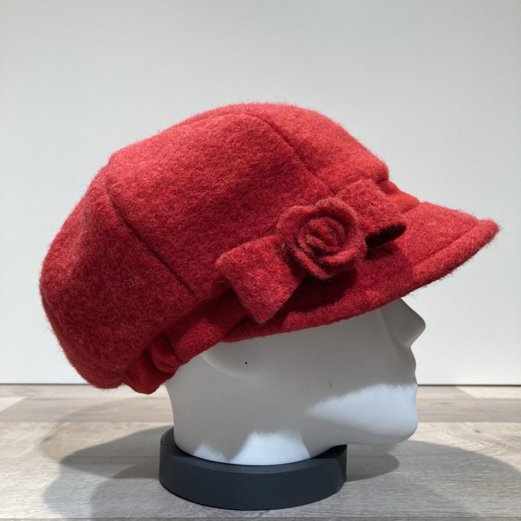 Casquette,chapeau tricoté avec pompon en vraie fourrure de lapin