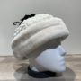 Toque écru fausse fourrure doublée