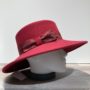 Chapeau bord large feutre laine rouge
