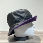 Chapeau bob de pluie noir doublure polaire violet