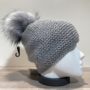 Bonnet uni gris doublé avec pompon