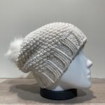 Bonnet tricot uni blanc fil en lurex brillant doublé avec pompon Herman