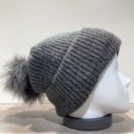 Bonnet uni anthracite transformable en tour de cou avec pompon