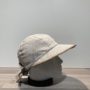 Casquette grande visière beige liseré clair ajustable doublée