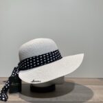 Casquette grande visière blanc avec ruban à pois