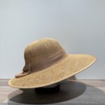 Casquette grande visière beige foncé ajustable