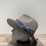 Chapeau gris-noir paille papier malléable