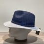 Chapeau bleu paille papier malléable